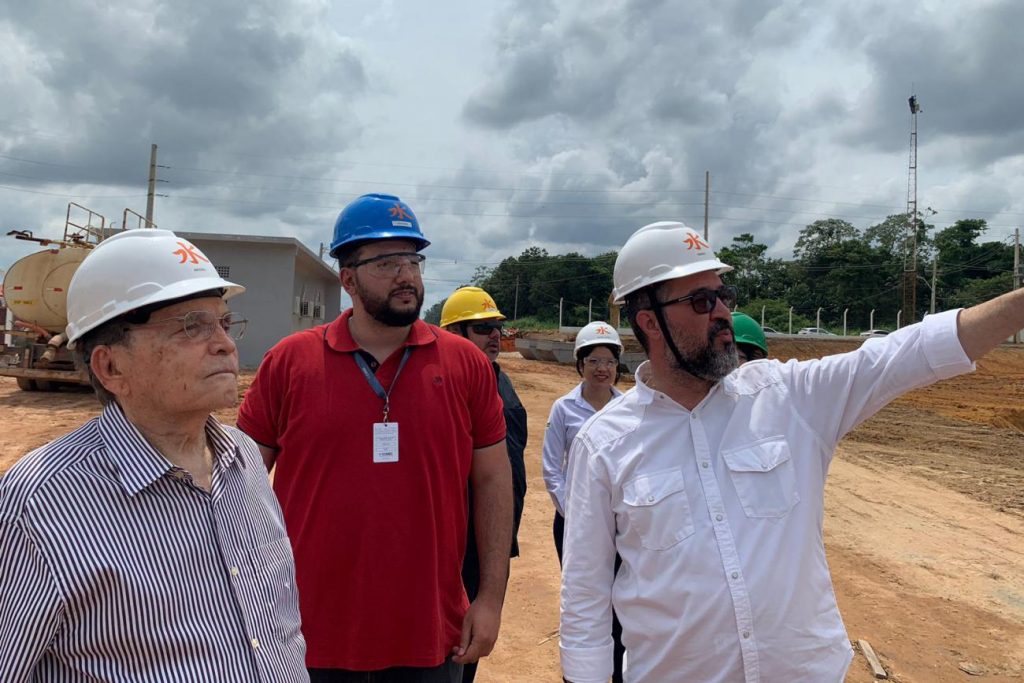 Presid. da Companhia de Desenvolvimento Econômico do Pará (Codec), Lutfala Bitar (à esq.) visita planta do empreendimento